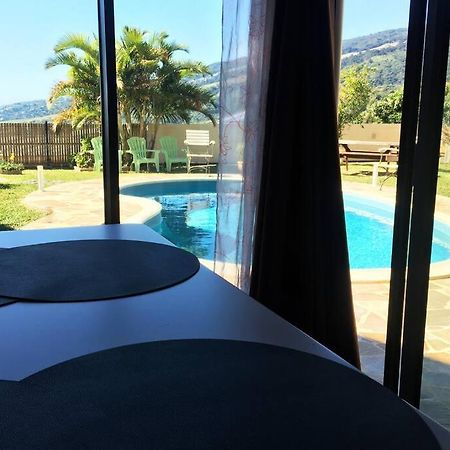 Bungalow Des Pensees Piscine Chauffee 28° Σαιν-Ντενί Εξωτερικό φωτογραφία