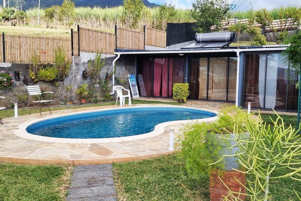 Bungalow Des Pensees Piscine Chauffee 28° Σαιν-Ντενί Εξωτερικό φωτογραφία