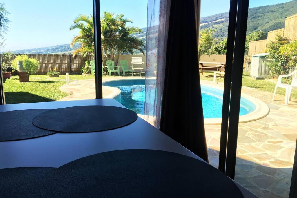 Bungalow Des Pensees Piscine Chauffee 28° Σαιν-Ντενί Εξωτερικό φωτογραφία