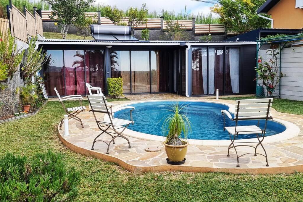 Bungalow Des Pensees Piscine Chauffee 28° Σαιν-Ντενί Εξωτερικό φωτογραφία