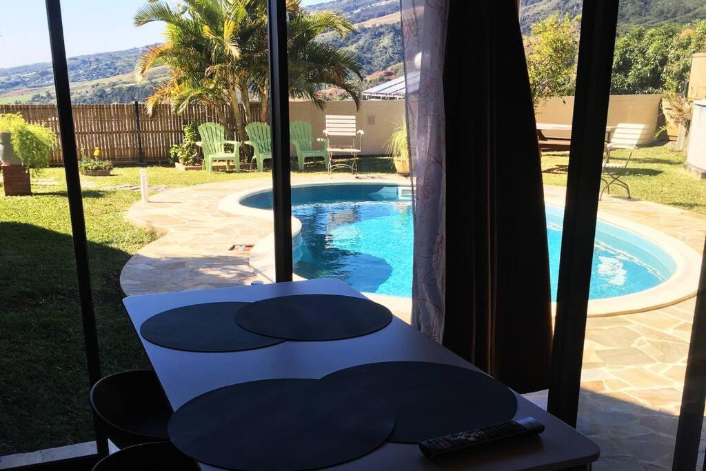 Bungalow Des Pensees Piscine Chauffee 28° Σαιν-Ντενί Εξωτερικό φωτογραφία